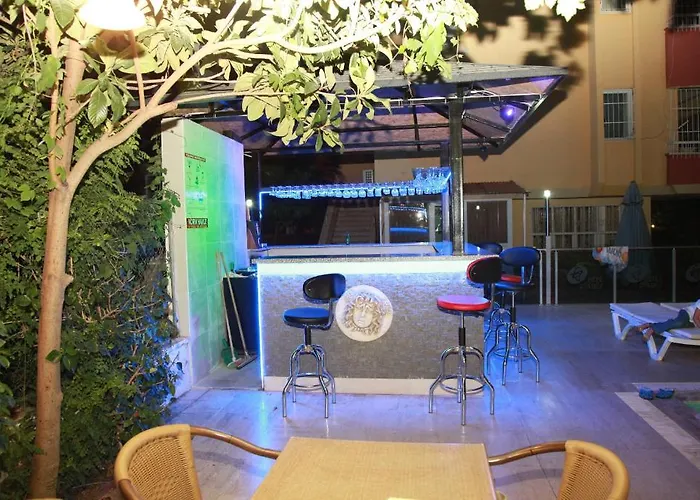 Otel Guenduez ホテル *