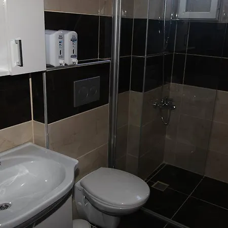 Otel Guenduez Szálloda *